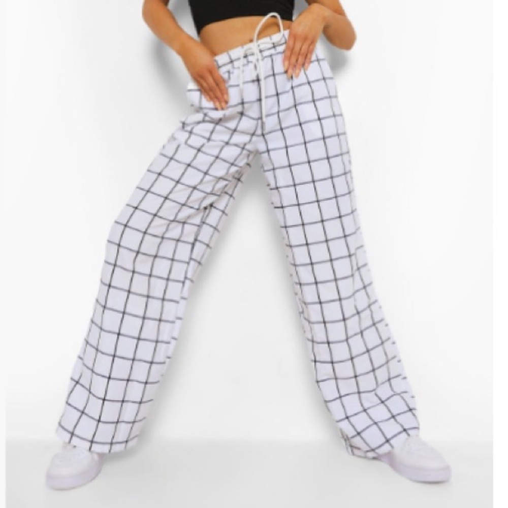 Boohoo White Checkered Pants